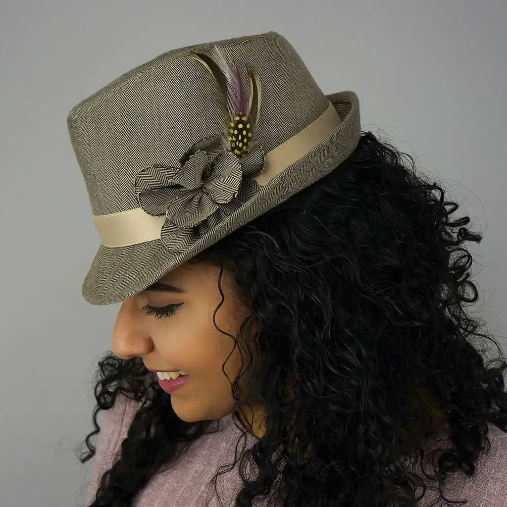 Hackle-Guinea Feather Pick - Natural, Yellow & Burgundy